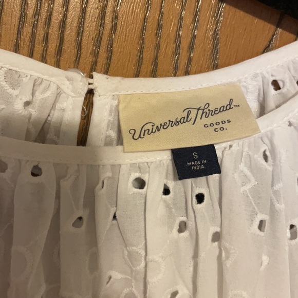 UNIVERSAL THREAD eyelet top, never worn NWOT - Picture 2 of 3